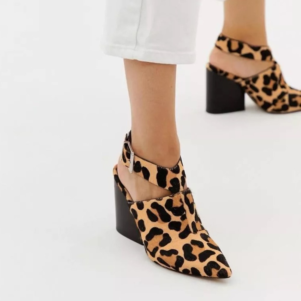 Leopard/cheetah pointed leather heeled shoes